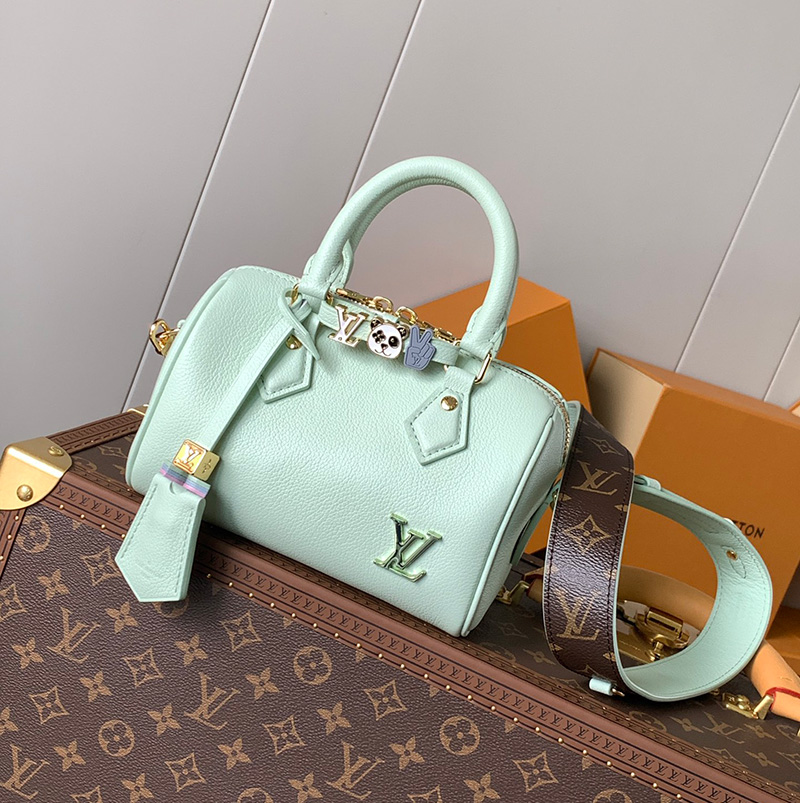 루이비통 소가죽 클러치 그린  M24605