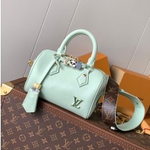 루이비통 소가죽 클러치 그린  M24605