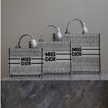 디올 북 토트 백 미스 디올 올오버 화이트 블랙 M1296ZEZE_M041