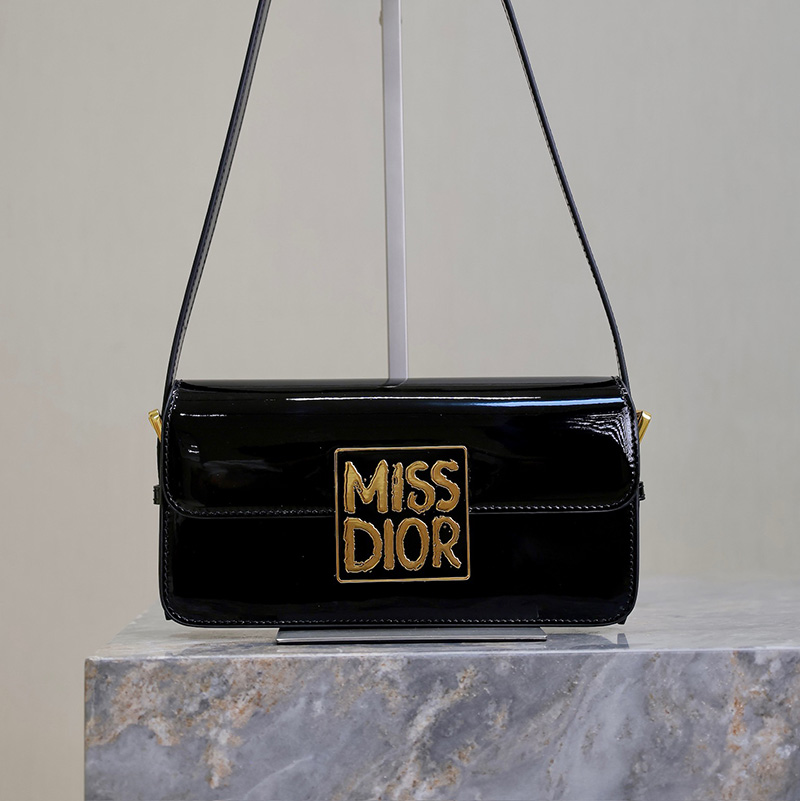디올 미스 디올 플랩 백 페이턴트 블랙 M2610UWIS_M900