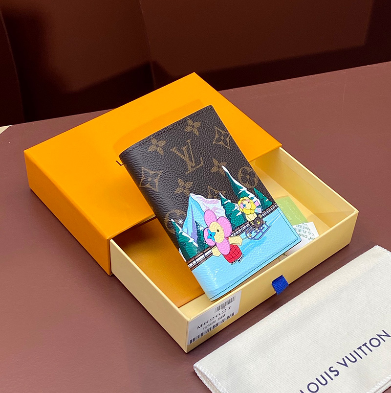 루이비통 표지 여권 M82621