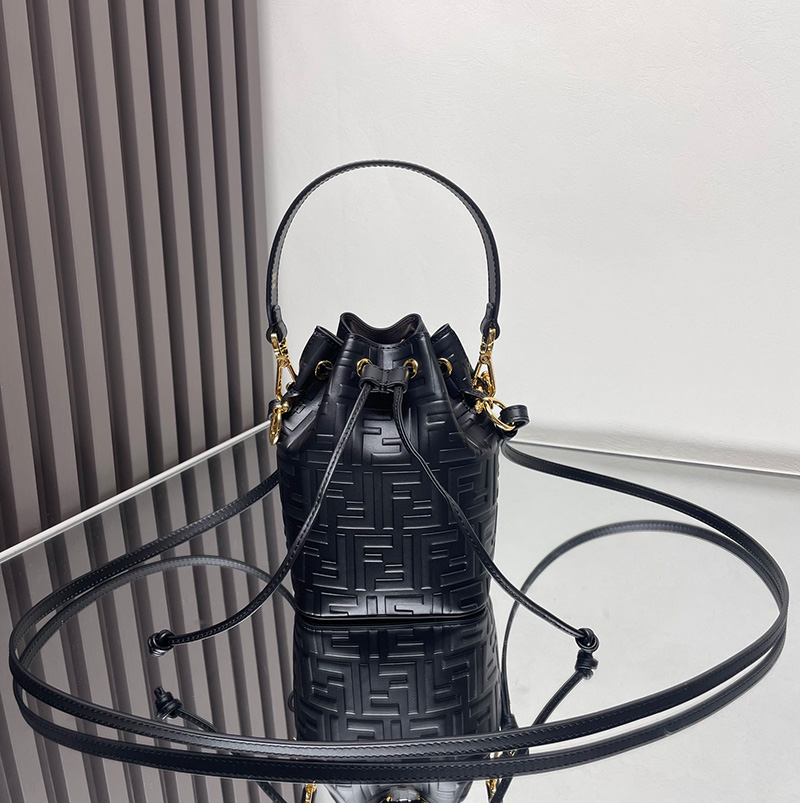 펜디 몬트레조 블랙 버킷백 숄더백 8BS010 A3ZG F0KUR