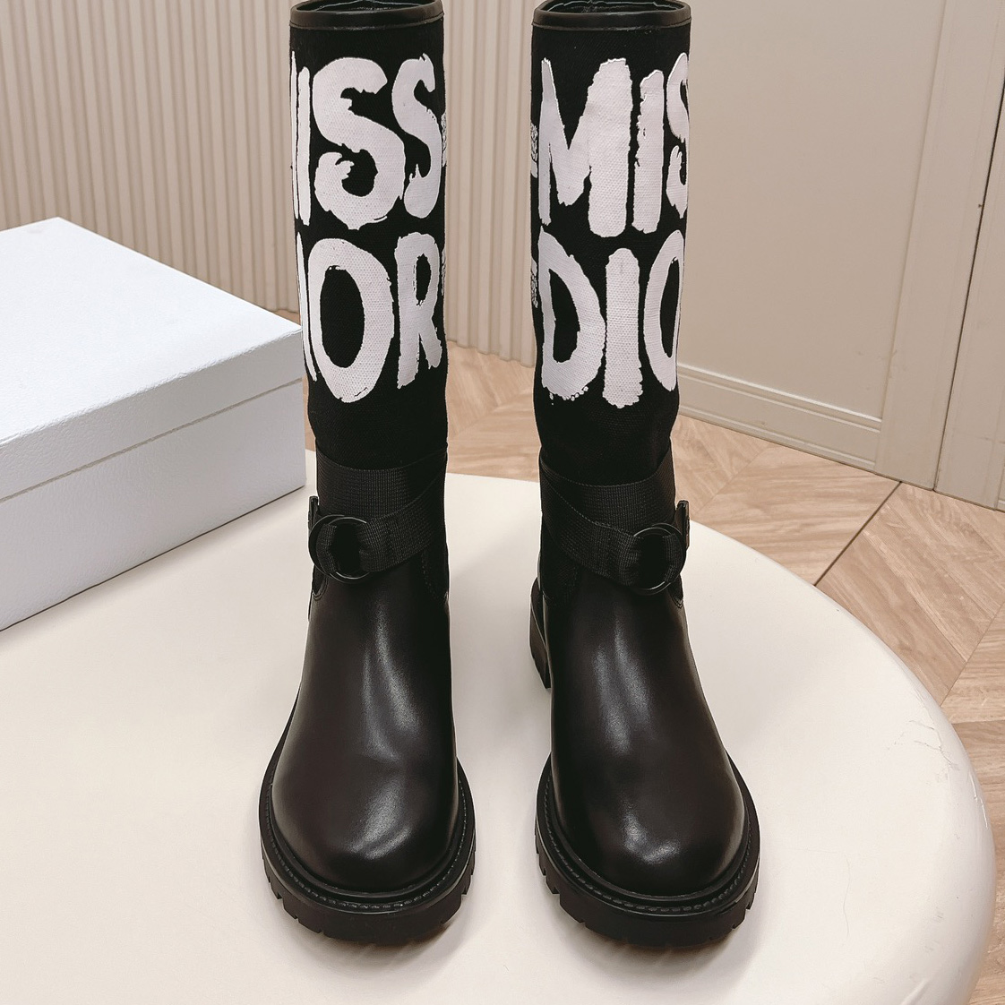 디올 디 메이저 부츠 미스 디올 그래피티 웜 토프 블랙 KDI929CMV_S44X