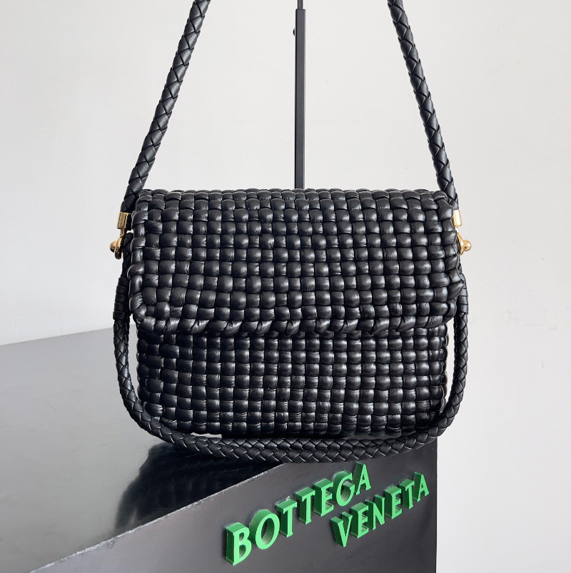 보테가베네타 그네 764073