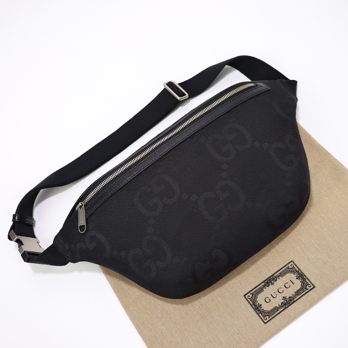 구찌 점보 GG 벨트백 696031