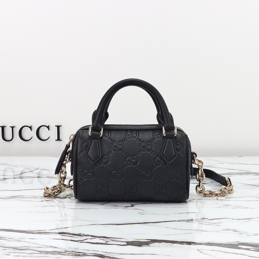 구찌 GG 엠블럼 슈퍼 미니 백 블랙 가죽 815256 AAEEM 1000