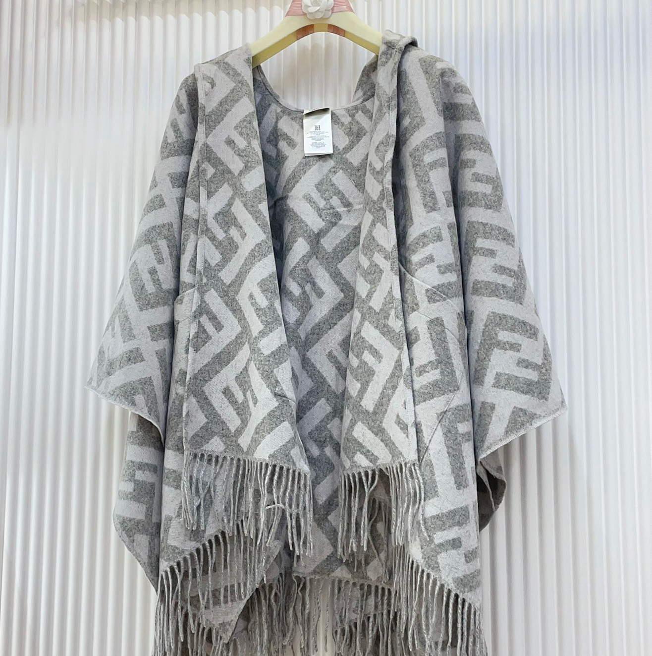 펜디 고품질 후드 3컬러 케이프 01