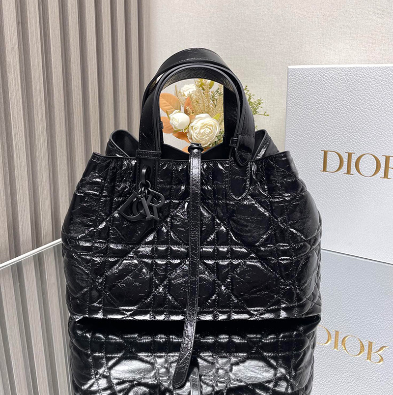 디올 크링클 뚜주흐 백 미듐 매크로 까나쥬 블랙 M2821SNIO M900