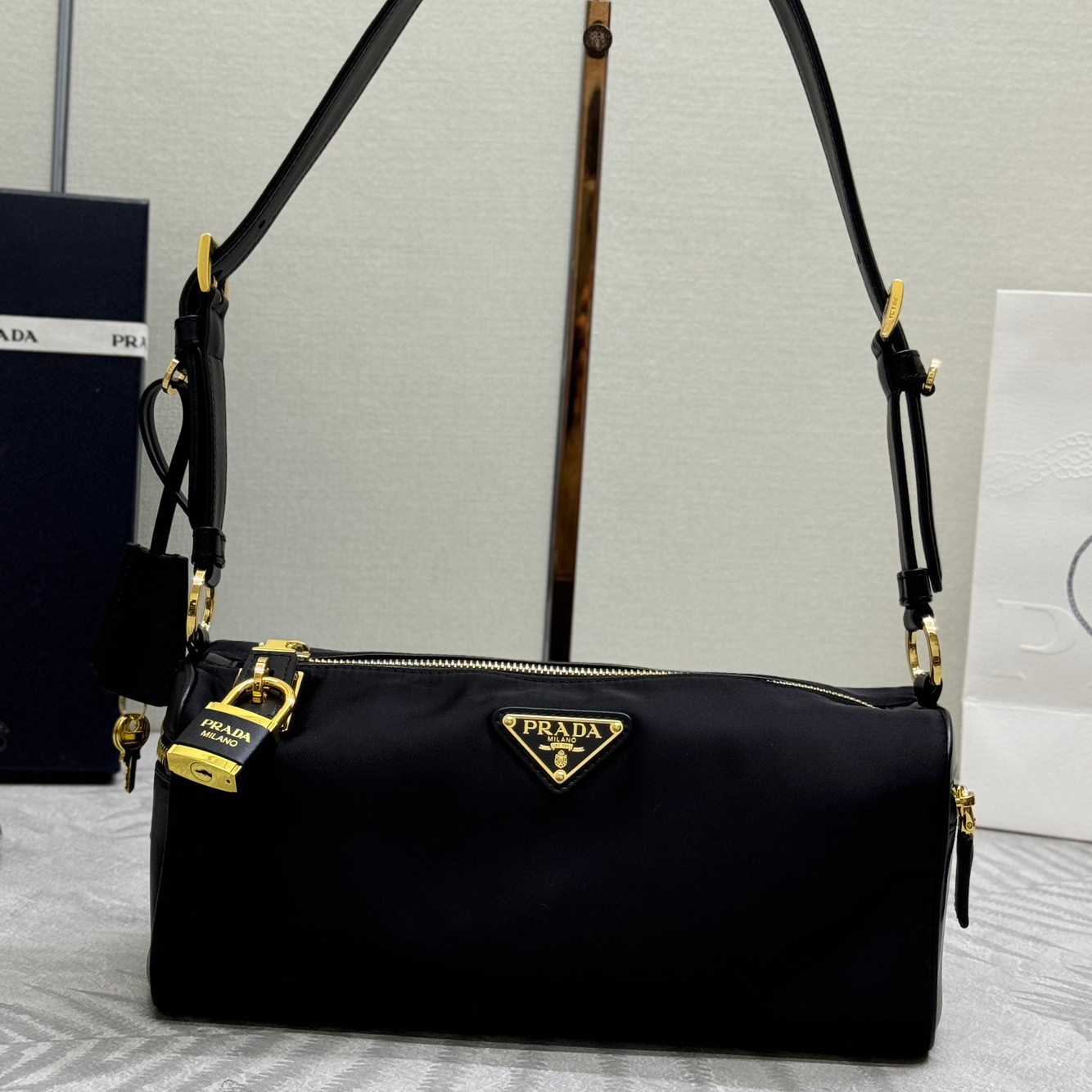 프라다 미디엄 숄더백 1BC233