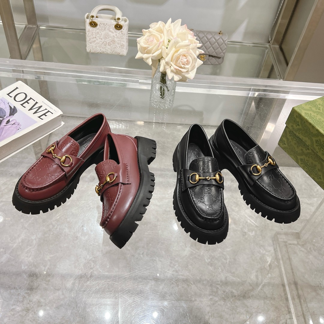 구찌 홀스빗 로퍼 러그 솔 2컬러 817306