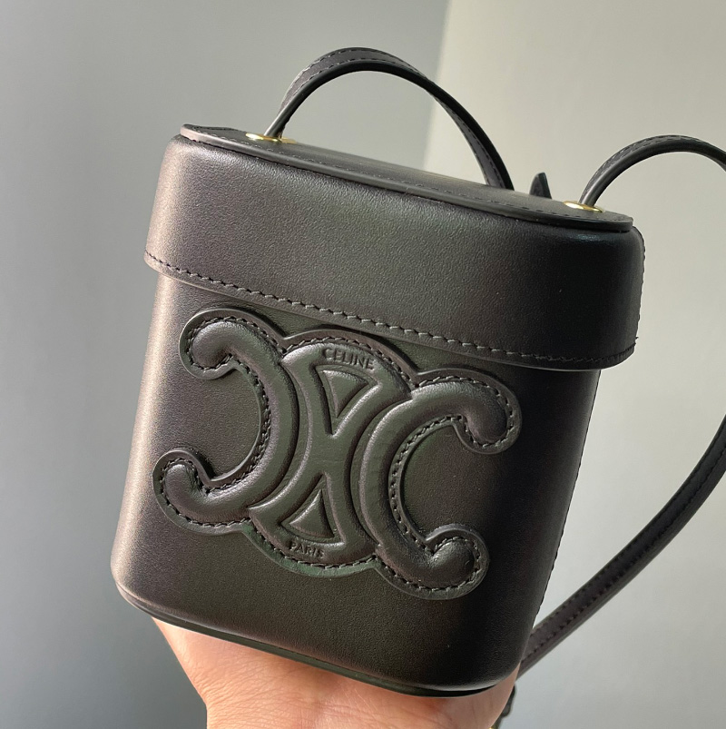 셀린느 퀴르 트리오페 미니 베니티 박스백 탄 3컬러 199263DU3