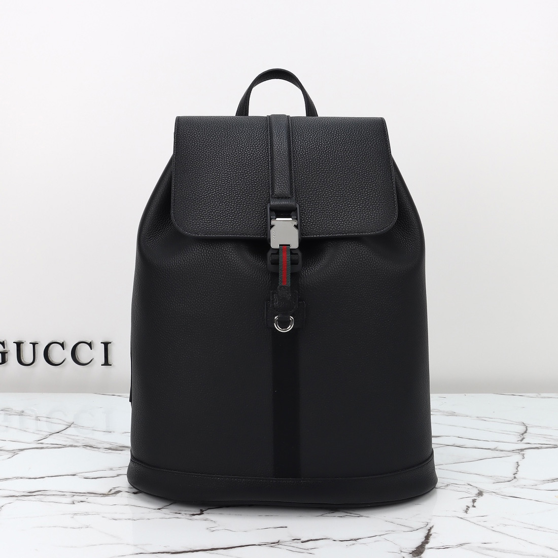 구찌 웹 Web 디테일의 라지 백팩 블랙 레더 816750AAEF71042