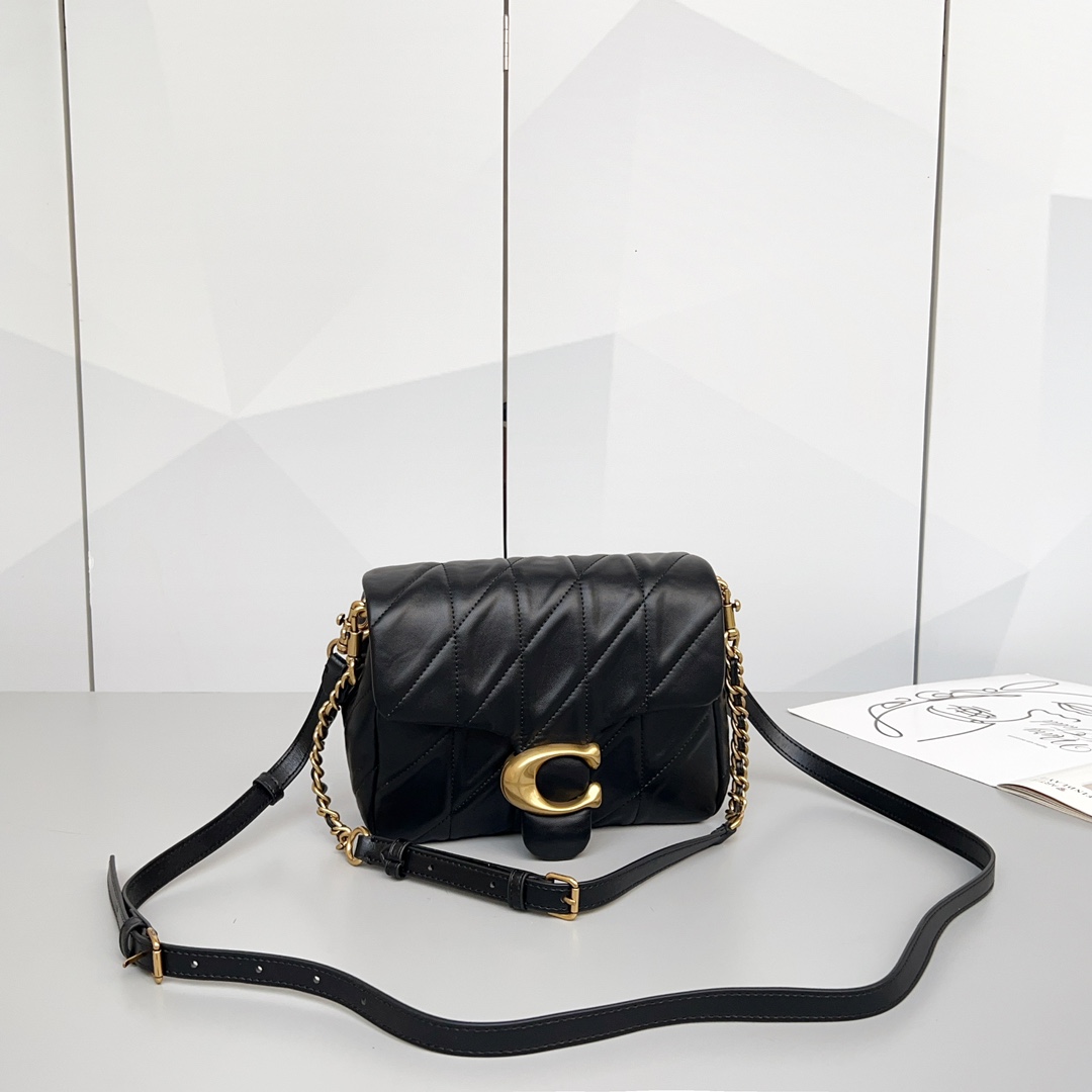 코치 타임스퀘어 태비 숄더 백 위드 퀼팅 레더 체인 숄더백 블랙 CW629