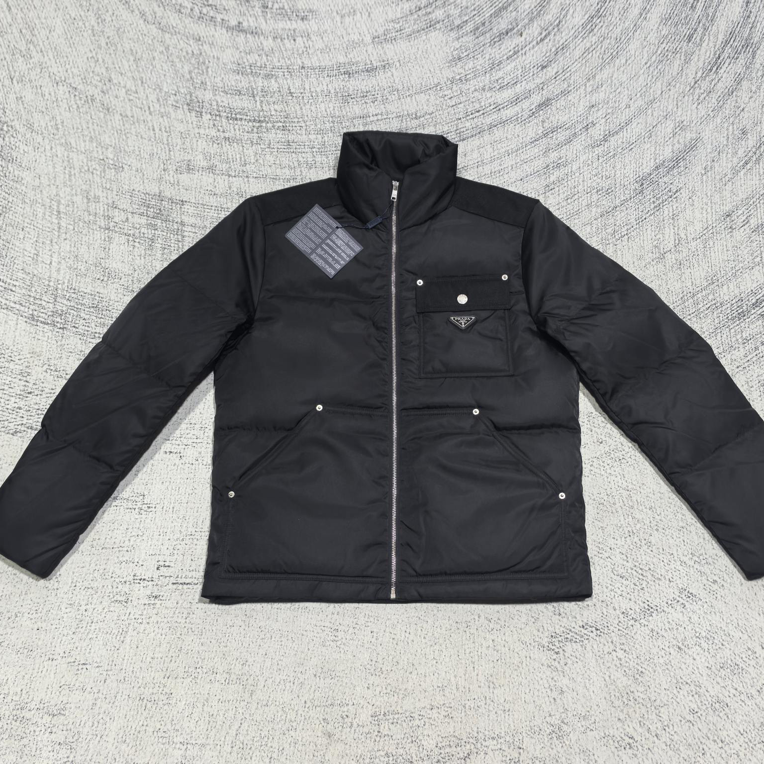 프라다 리나일론 크롭 다운 재킷 블랙 SGC584