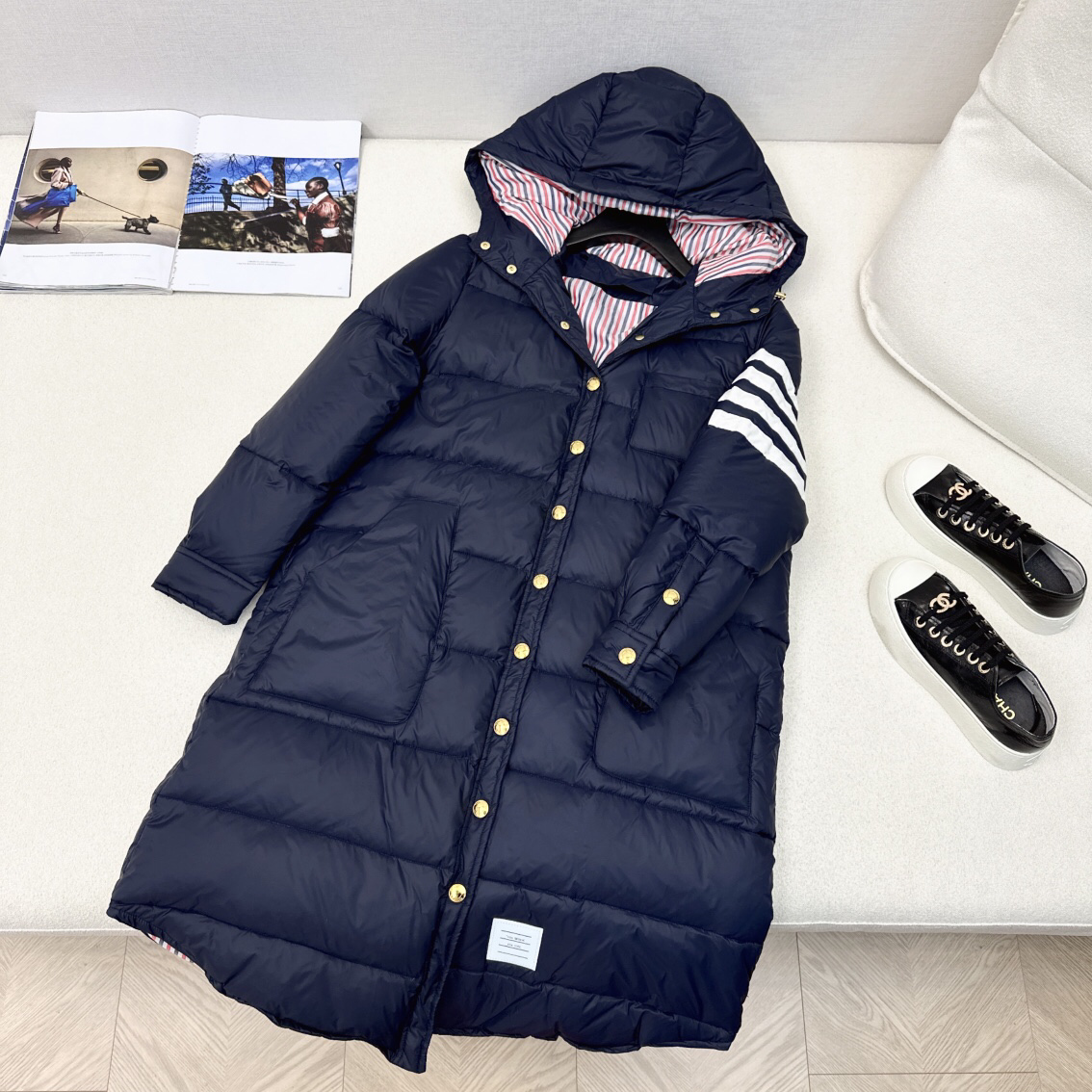 톰브라운 사선 완장 다운 패딩 코트 24FW 3컬러 FOD025X