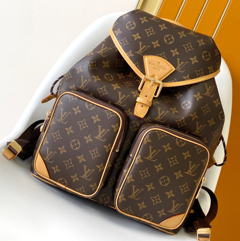 루이 비통 몽수리 카고 백팩 M14015