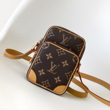 루이비통 구제메탈 코딩캔버스 핸드폰 케이스 남성 크로스백 M14024