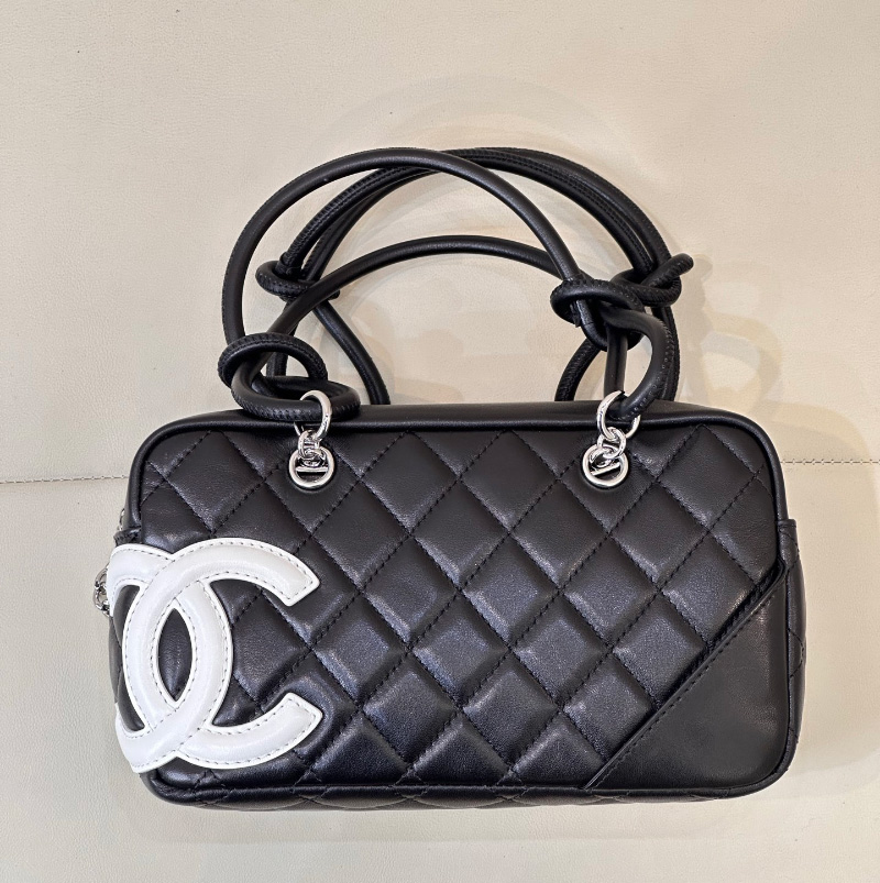 샤넬 깜봉 볼링 백 송아지 가죽 x 페이턴트 가죽 블랙화이트 A29792
