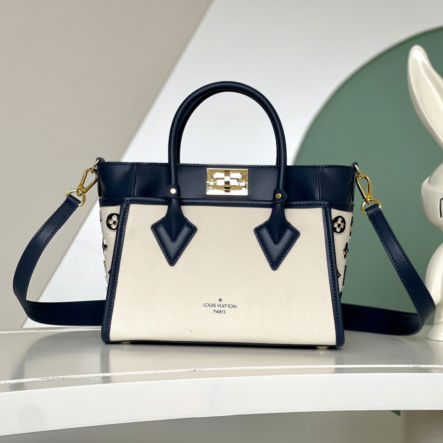 루이비통 여성 가방 온 마이 사이드 PM 토트백 M22195