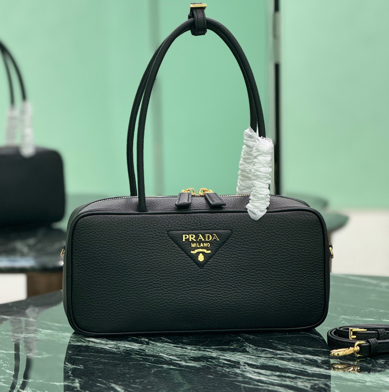 프라다 미디엄 레더 탑 핸들 백 2컬러 1BB126