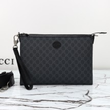 구찌 남성 인터로킹 G 파우치 크로스백 792084