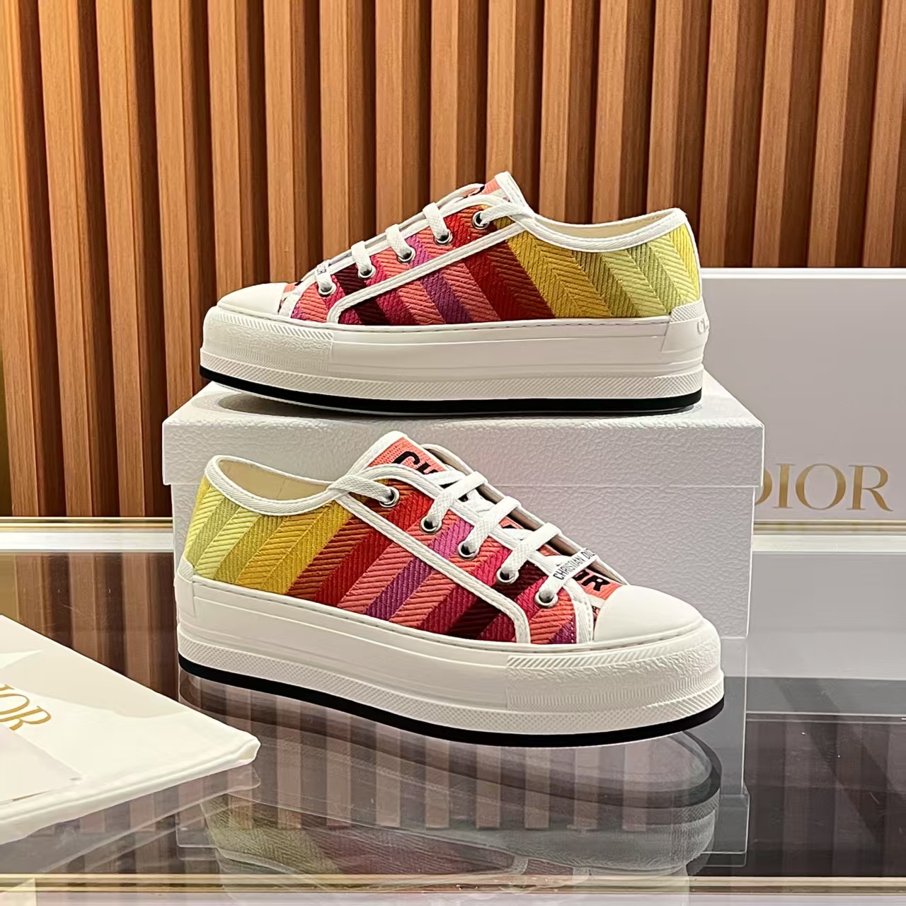 디올 미스 워크앤 플랫폼 스니커즈 코튼 바야데르 자수 멀티컬러 KCK385BAC