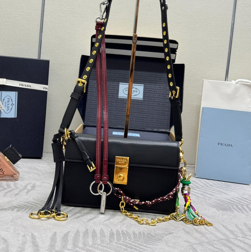 프라다 소프 사운드 스몰 숄더 백 3컬러 1BD379