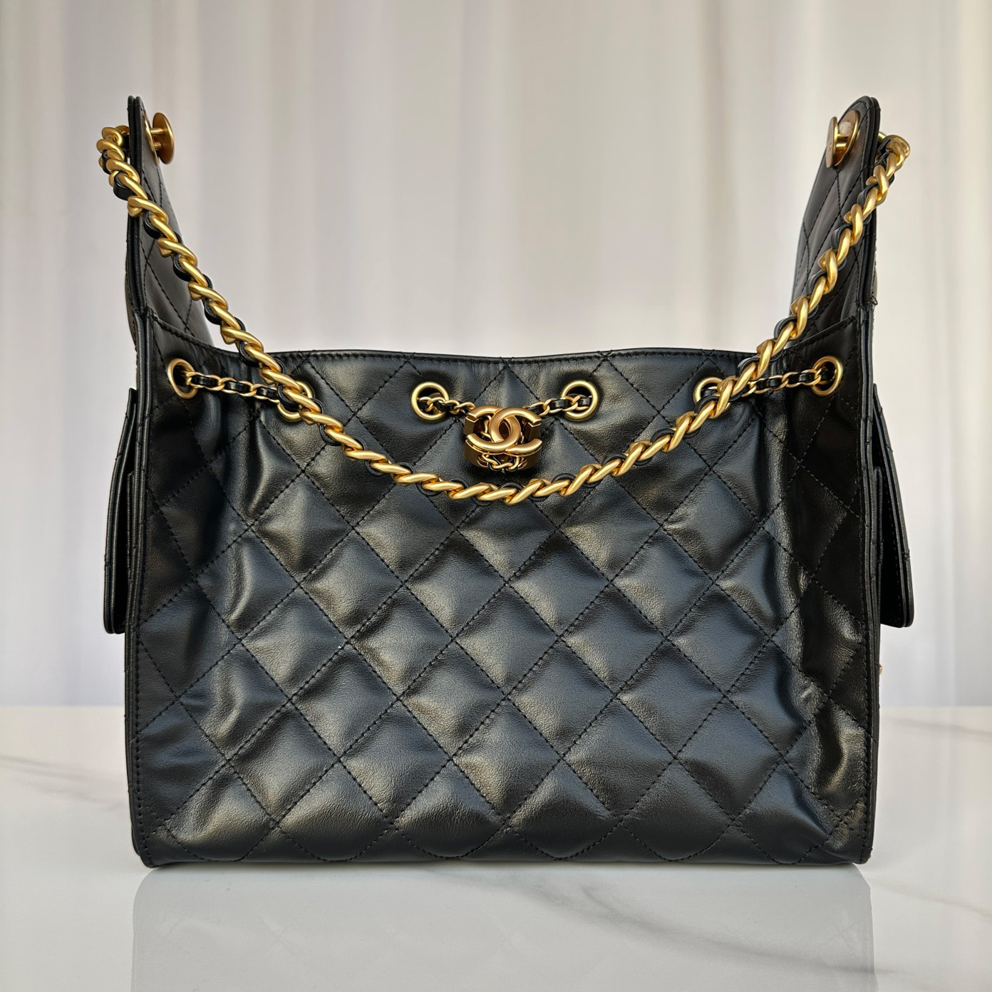 샤넬 25C 크루즈 호보백 25백 스몰 CC로고 포켓 체인 스트링 램스킨 블랙 금장 AS5293