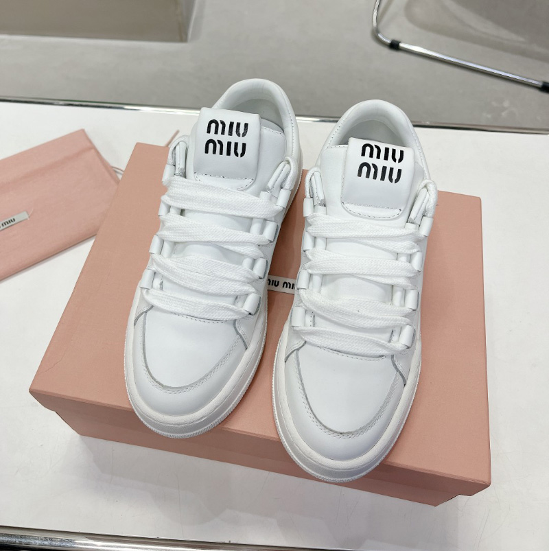 미우미우 로고 여성 로우탑 스니커즈 5E912D