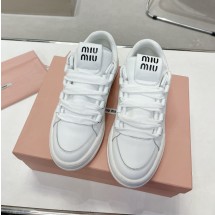 미우미우 로고 여성 로우탑 스니커즈 5E912D