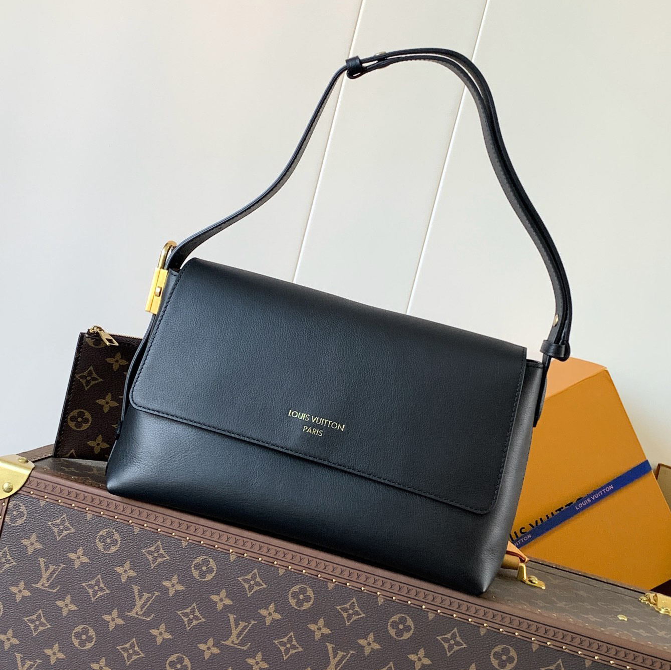 루이비통 25SS 로우 키 메신저 숄더백 2컬러 M13148