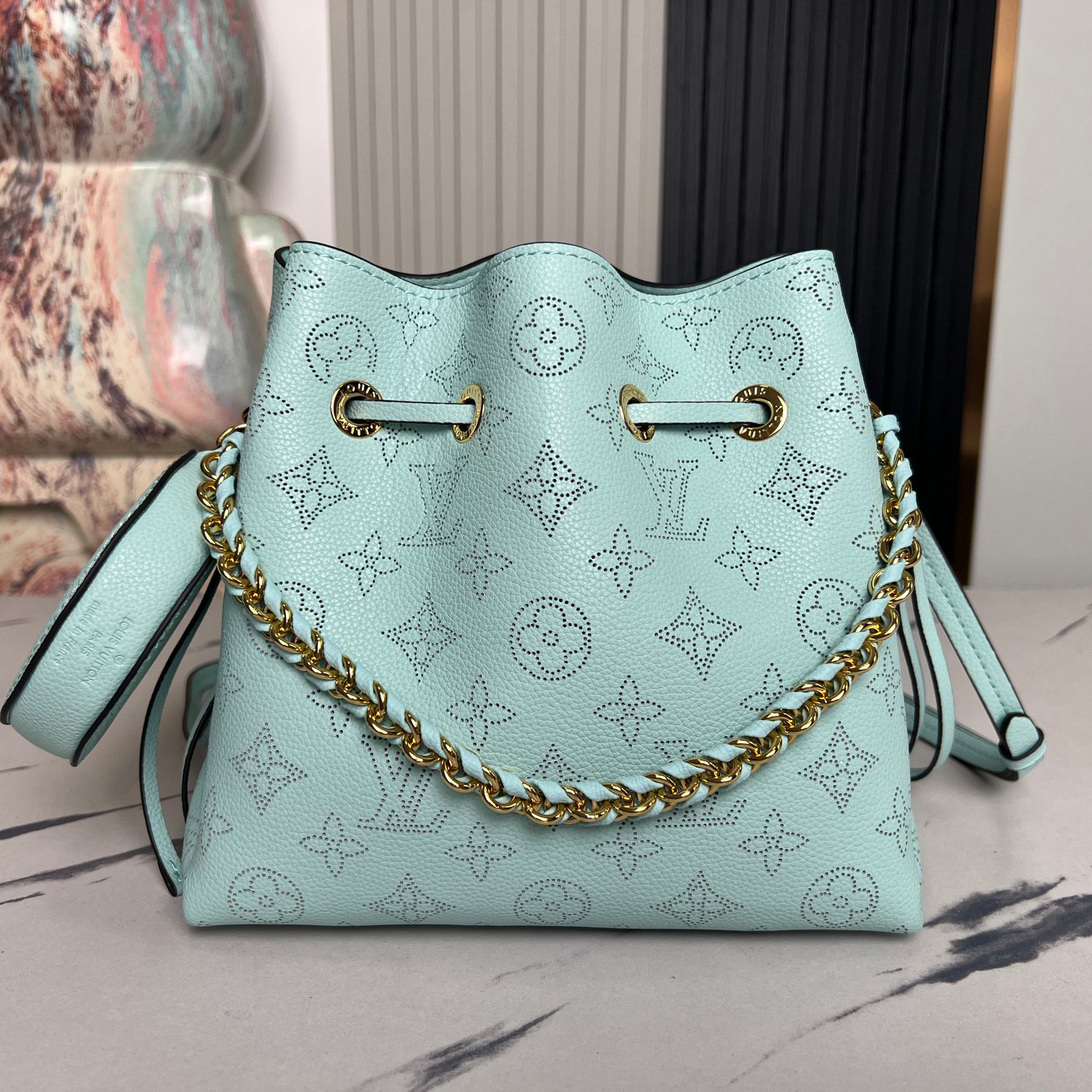 루이비통 벨라 탈부착식 여닫이 달빛여신 소가죽 M25147