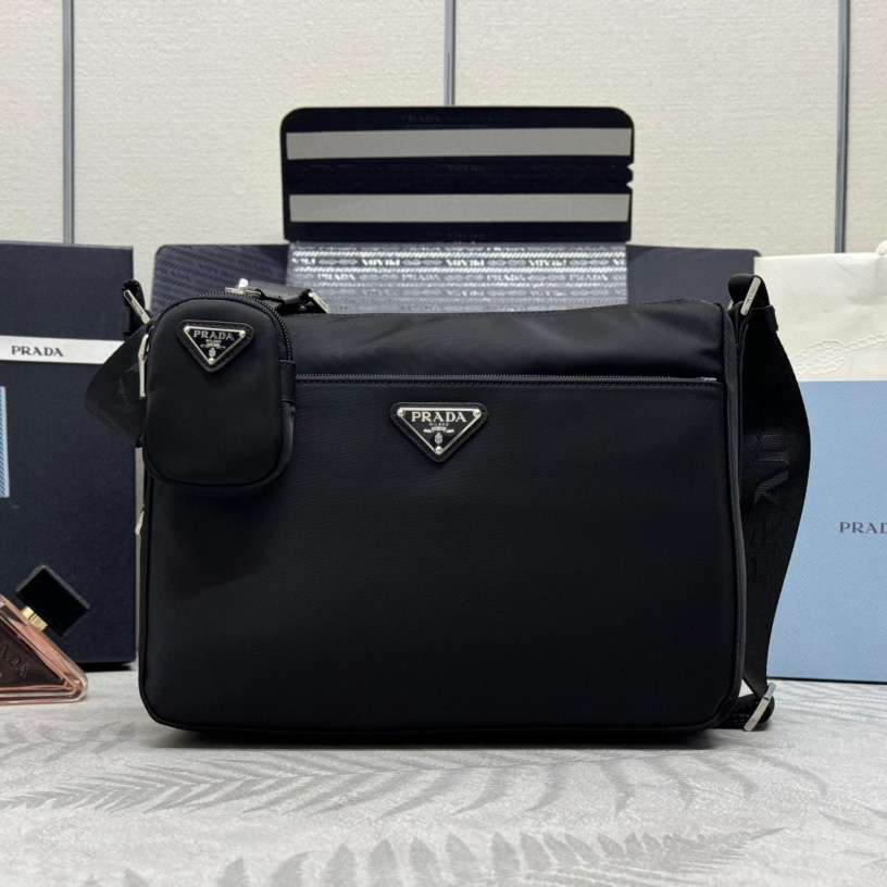 프라다 삼각로고 리나일론 숄더백 블랙 1BC421