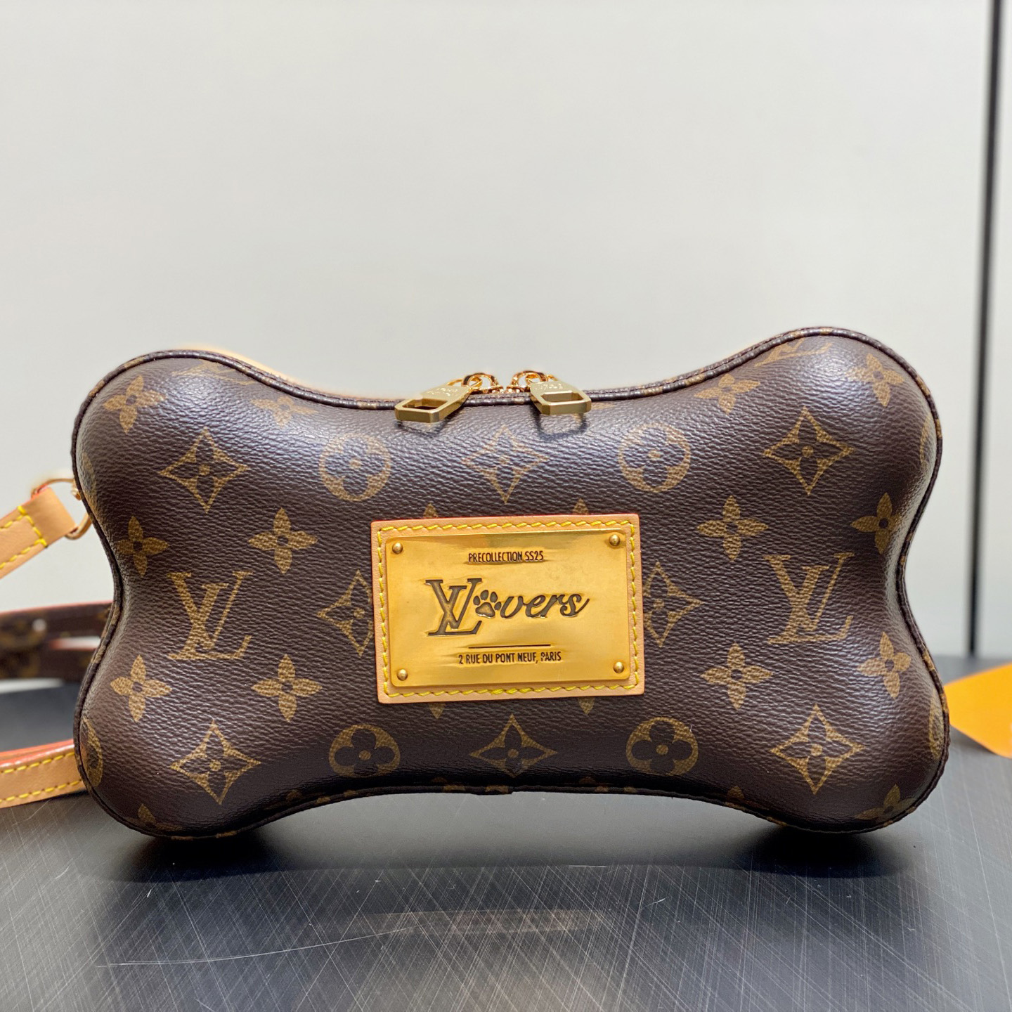 루이비통 본 웨어러블 뼈다귀 모노그램 미니 크로스백 M12615