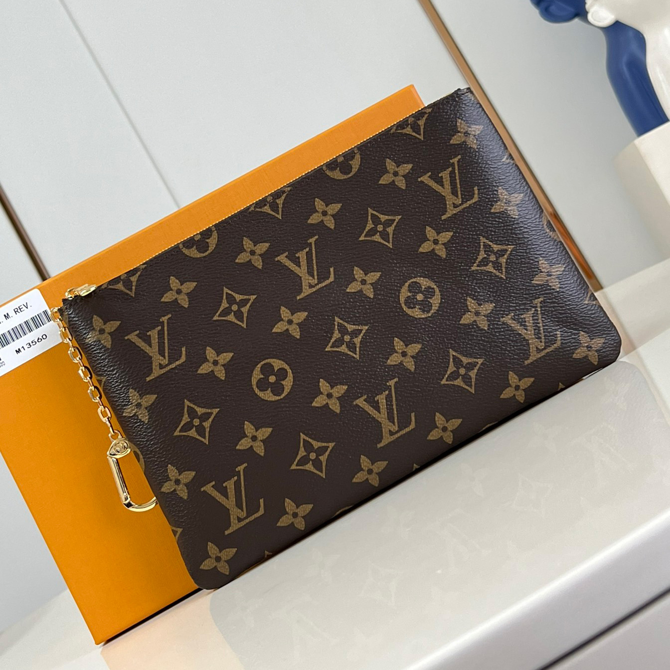 루이비통 25SS 지퍼 키링 클러치 미디움 브라운 M13560