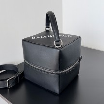 발렌시아가 4X4 마이크로 로고 프린팅 레더 숄더백 1647597319232721