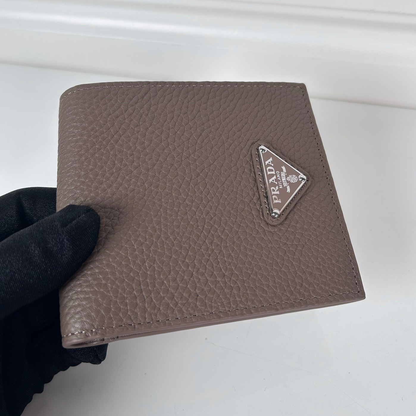 프라다 SS25 남성 삼각로고 반지갑 2MO513 2E54
