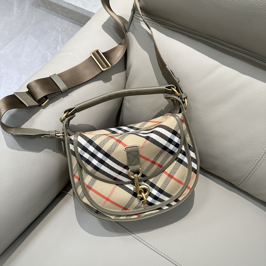 버버리 스몰 B 클립 메신저 백 81081201