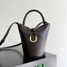 보테가 베네타 스몰 리베르타 크로스바디 버킷백  815244