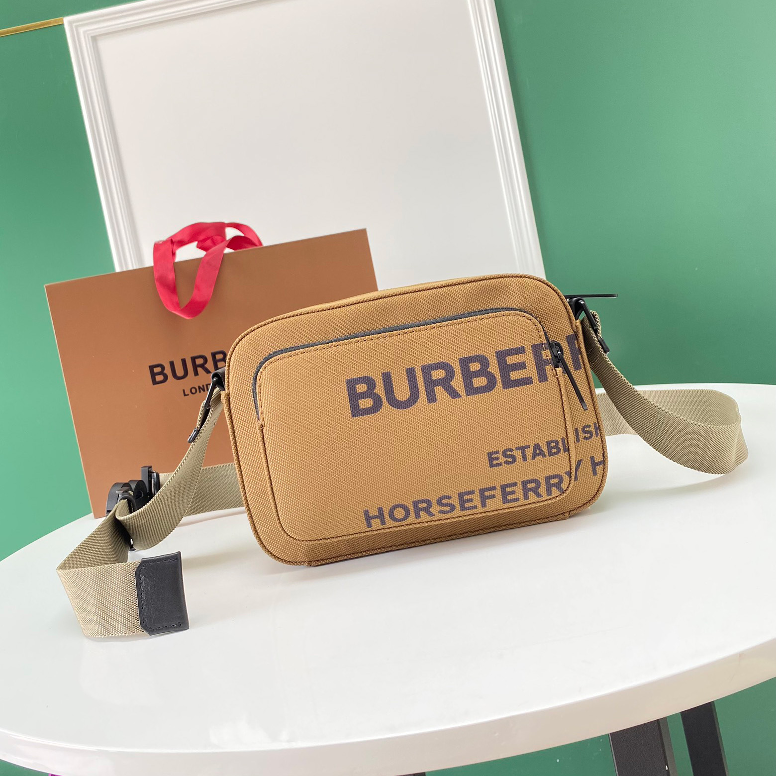 버버리 크로스백 Burberry Horseferry Print Coated Cotton Canvas Crossbody Bag 2컬러 80437101