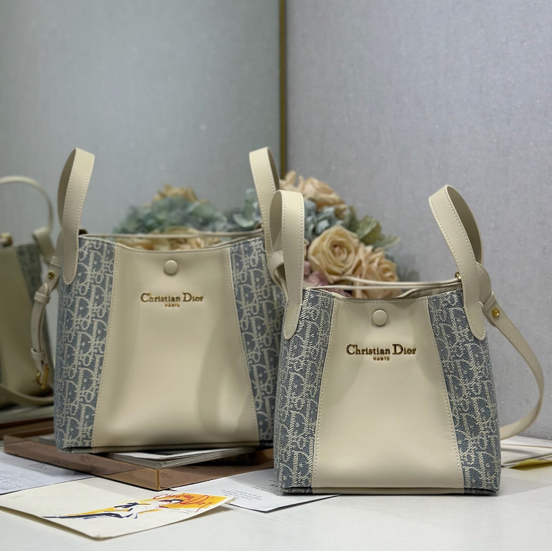 디올 오블리크 시그니처 버킷백 스몰 미디움  M2840UDFD