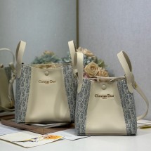 디올 오블리크 시그니처 버킷백 스몰 미디움  M2840UDFD