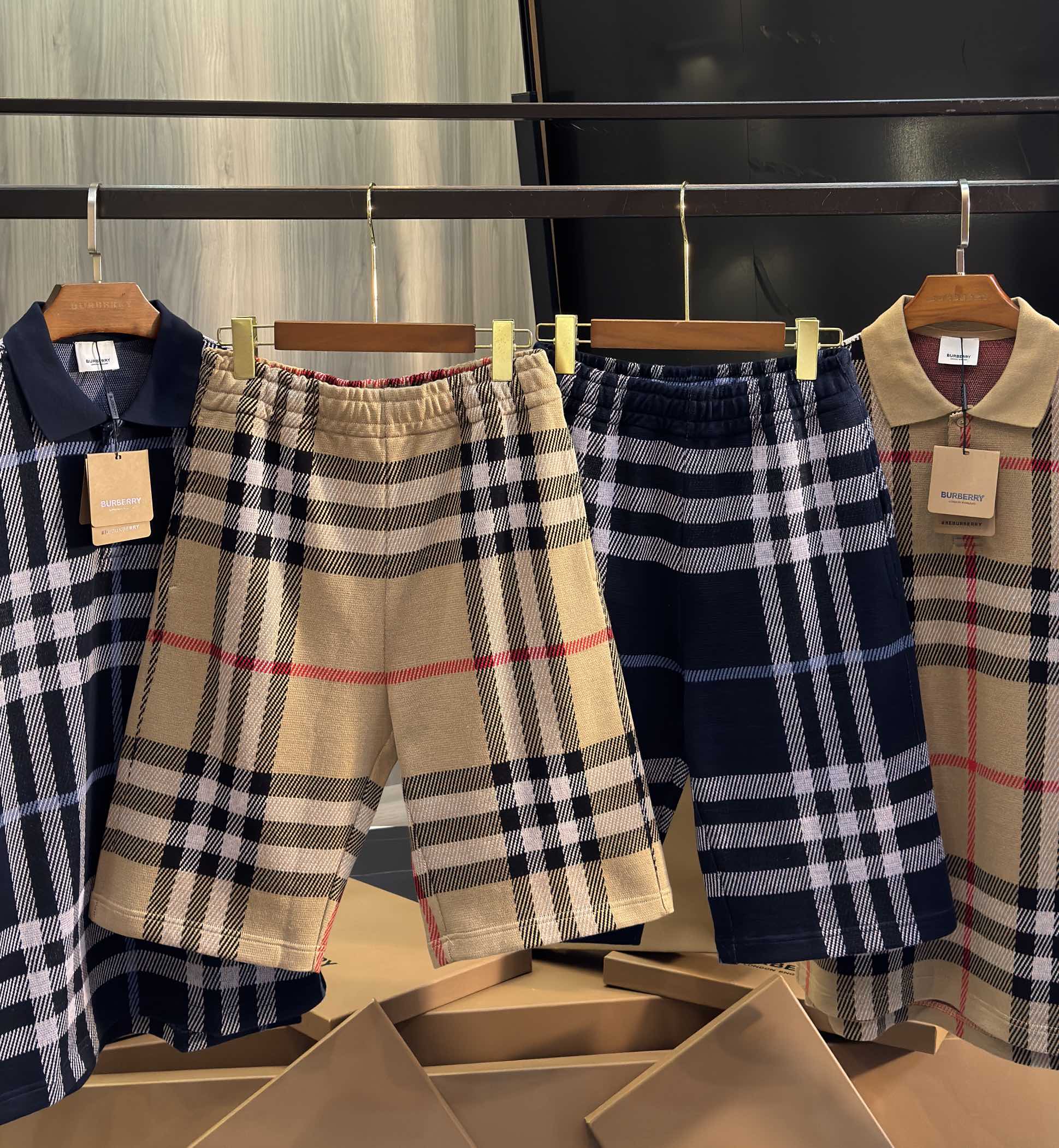 버버리 니트웨어 Check Silk Wool Jacquard Shorts 2컬러 80435721