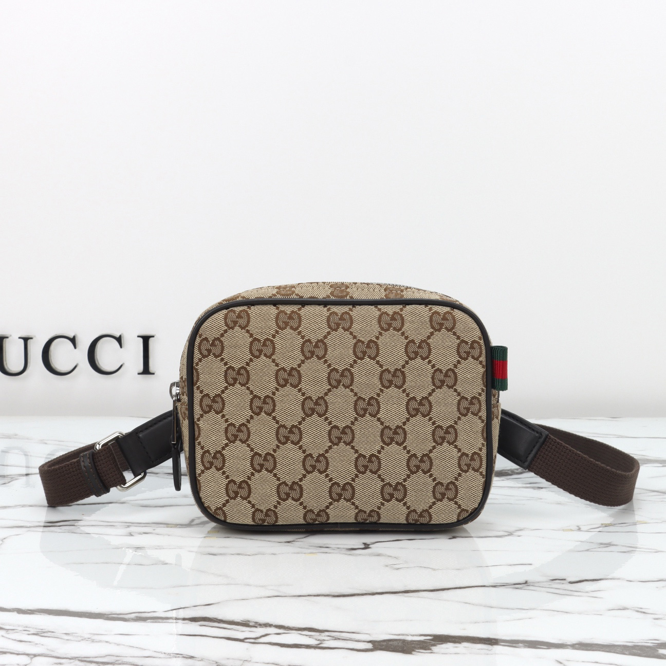 구찌 스몰 GG 캔버스 크로스바디백 834268