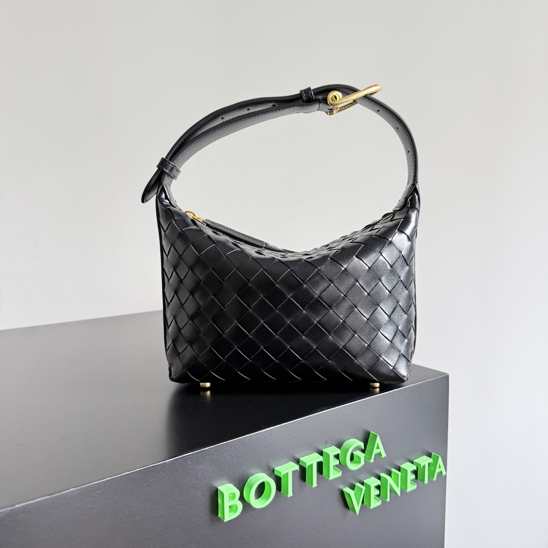 보테가베네타 월리스 클래식 파이톤 버클 지퍼여밈 소가죽 토트백 3컬러 815395