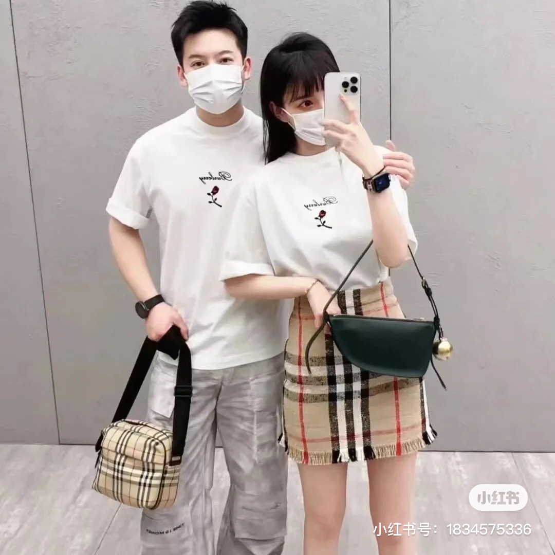 버버리 레터링 식물프린트 라우드 맨투맨 반팔 티셔츠 2컬러 80837281