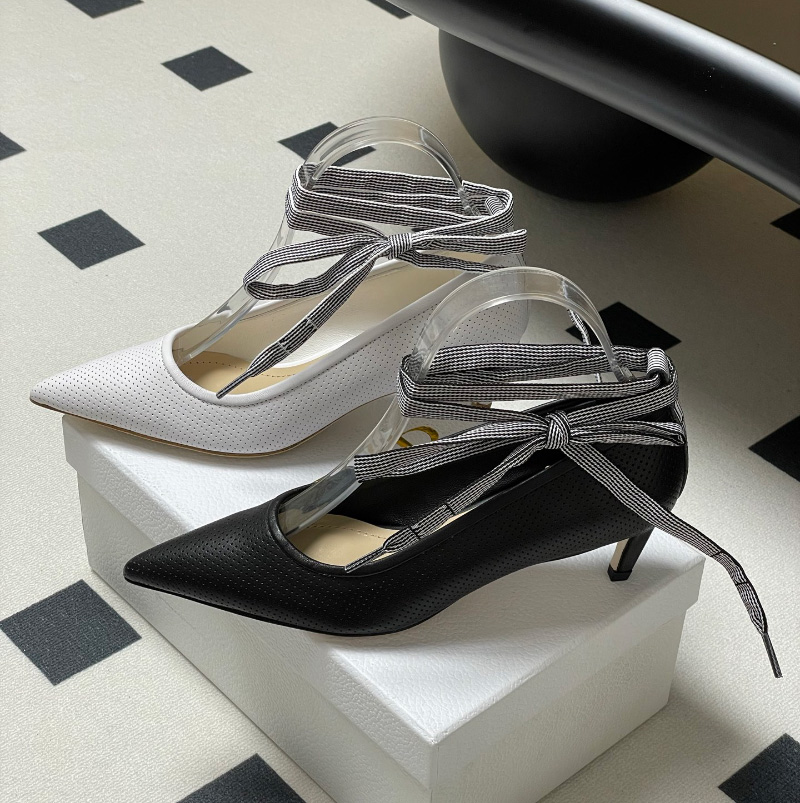 디올 펀칭 양가죽 레이스업 힐 2컬러 KCV329LAB