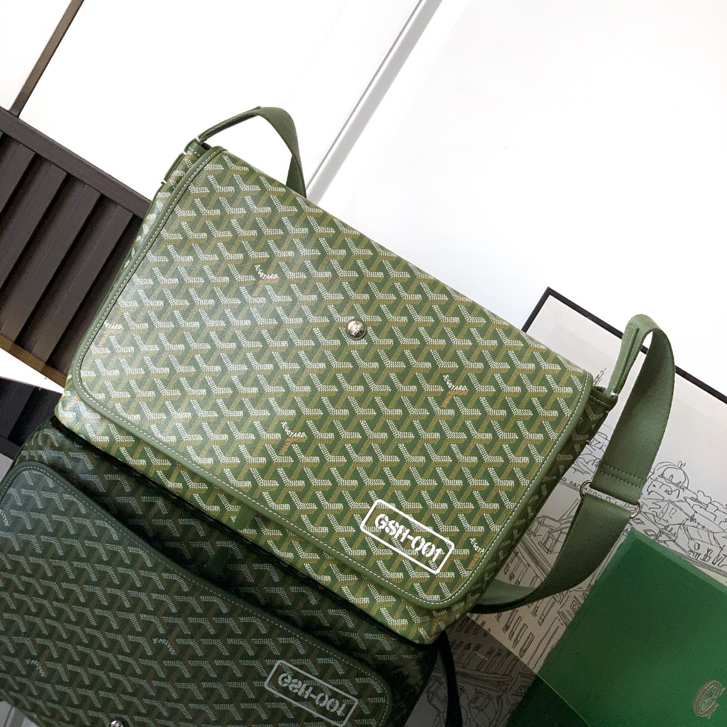 고야드 CAPETIENY 모노그램 캔버스 남여공용 커플 숄더백 카키 CAPG25MMLTY-29CG29P