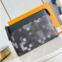 루이비통 포쉐트 보야주 수플 다모플라주 블랙 M14926