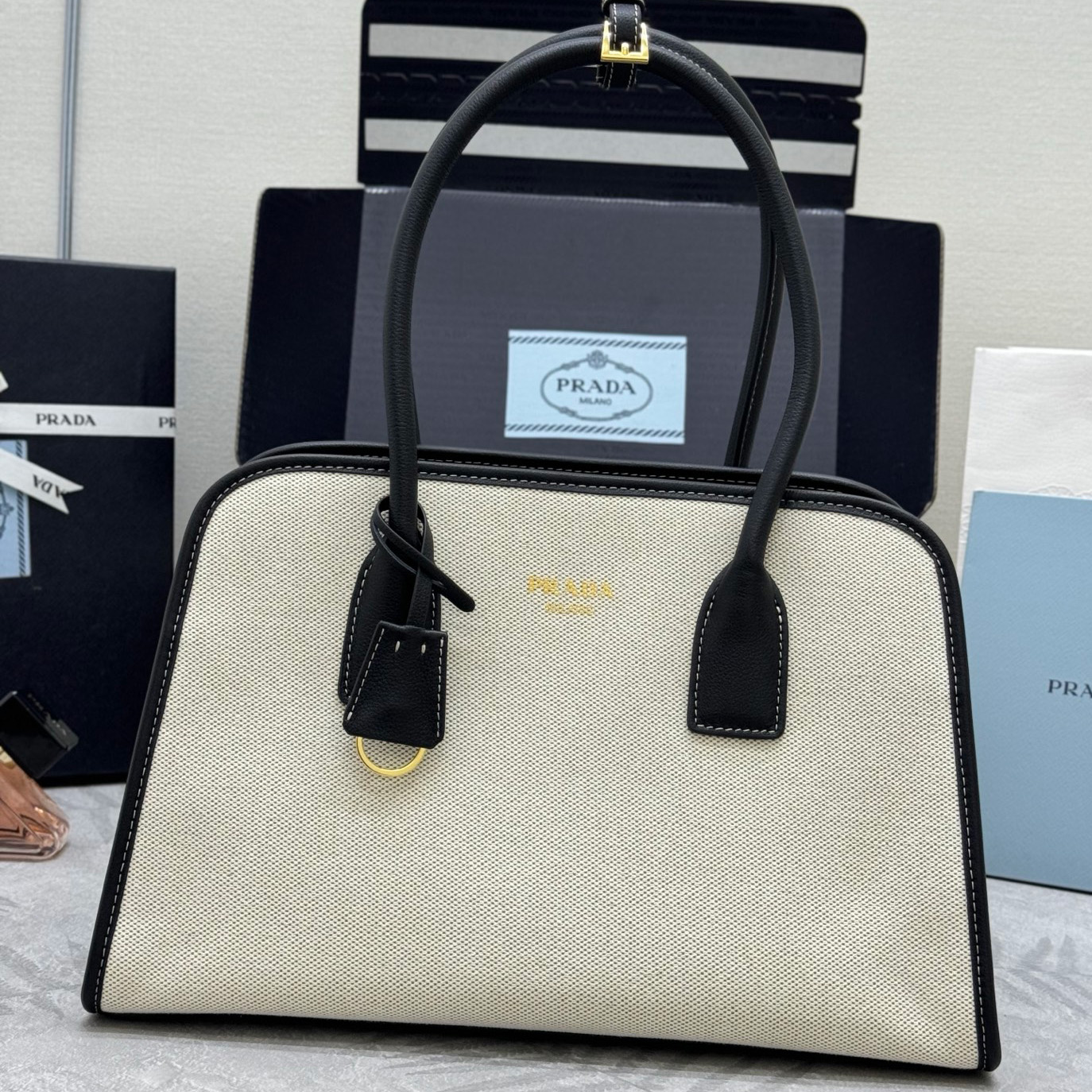 프라다 미디엄 리넨 블렌 토트백 3컬러 1BG572